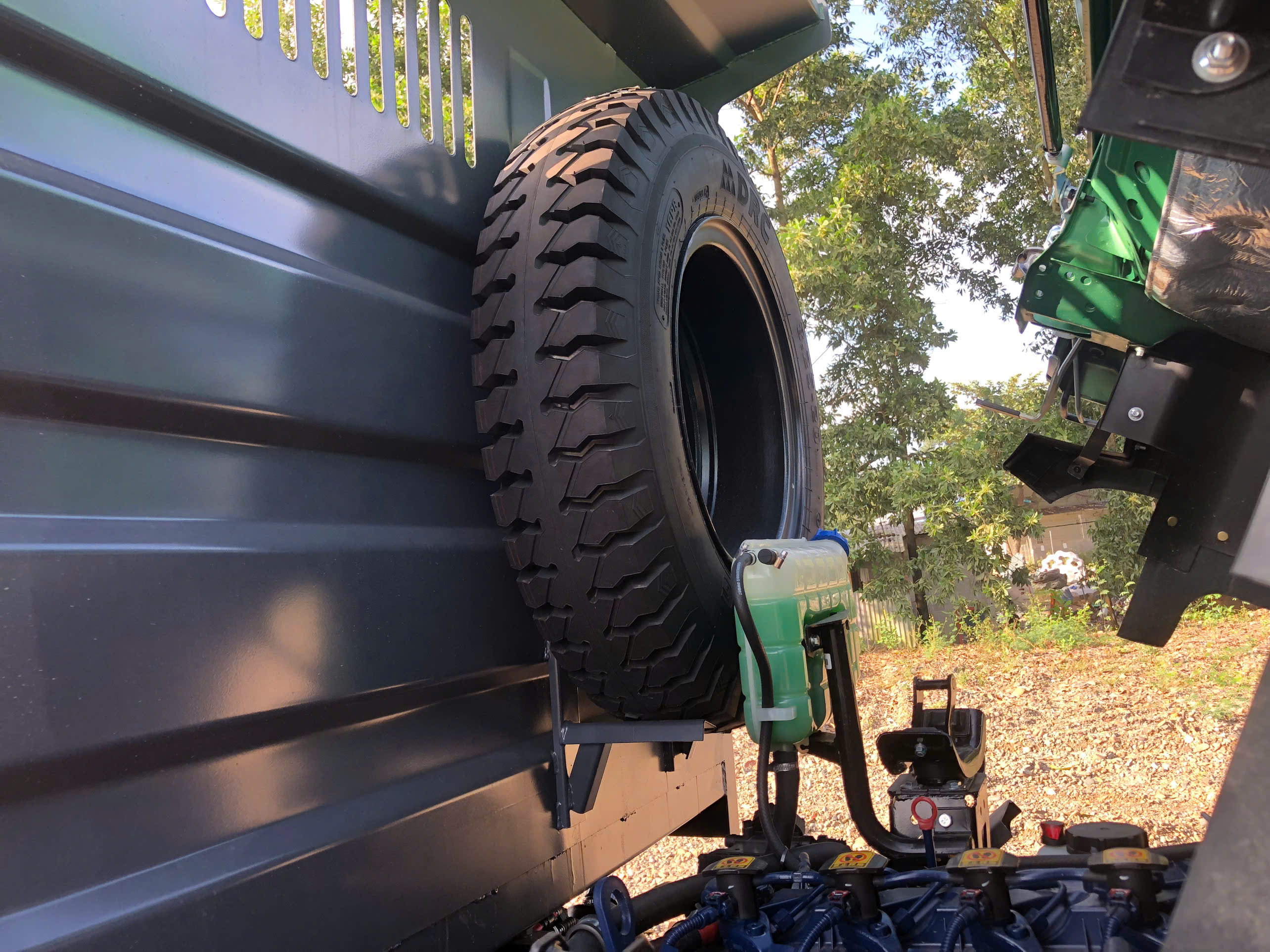 lop-du-phong-xe-ben-75-tan-1-cau