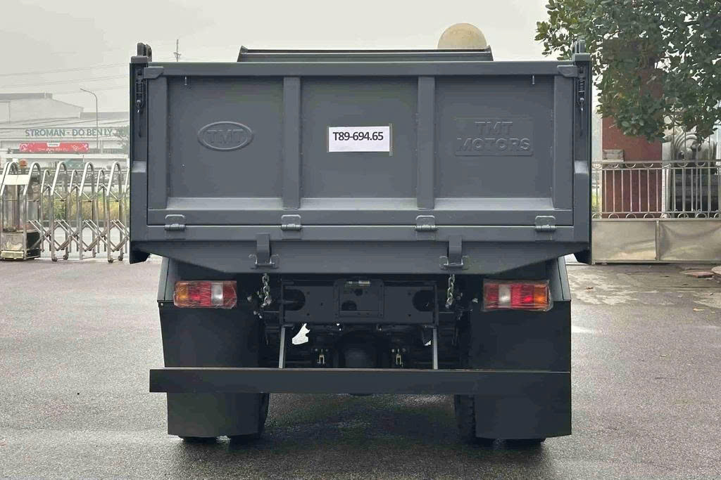 phia-sau-xe-ben-75-tan-1-cau