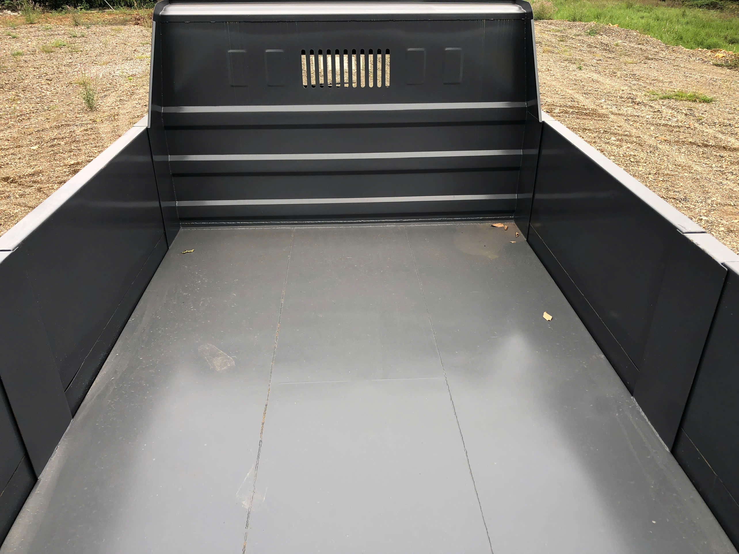 thung-hang-howo-8t61