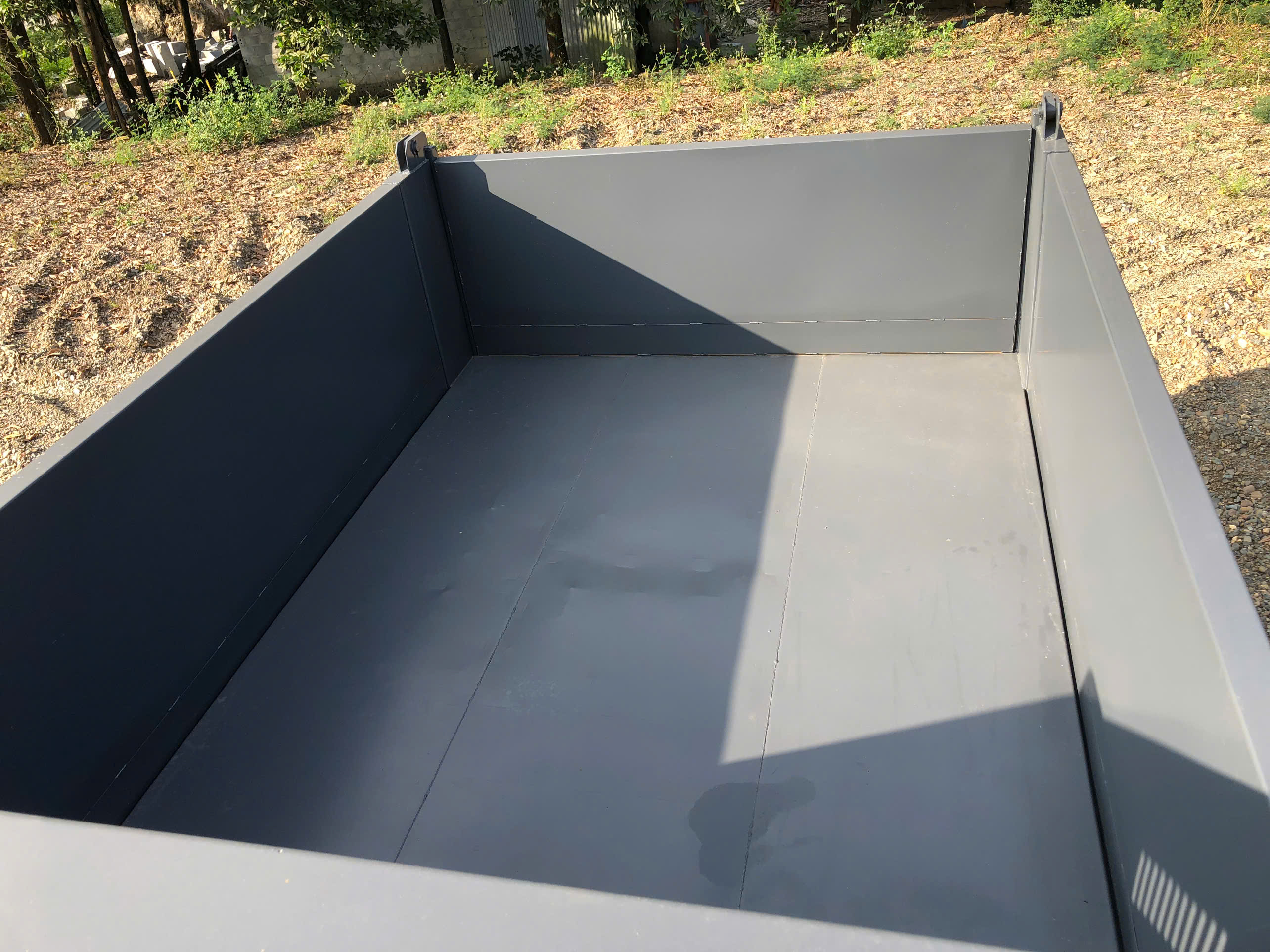 thung-hang-xe-ben-75-tan