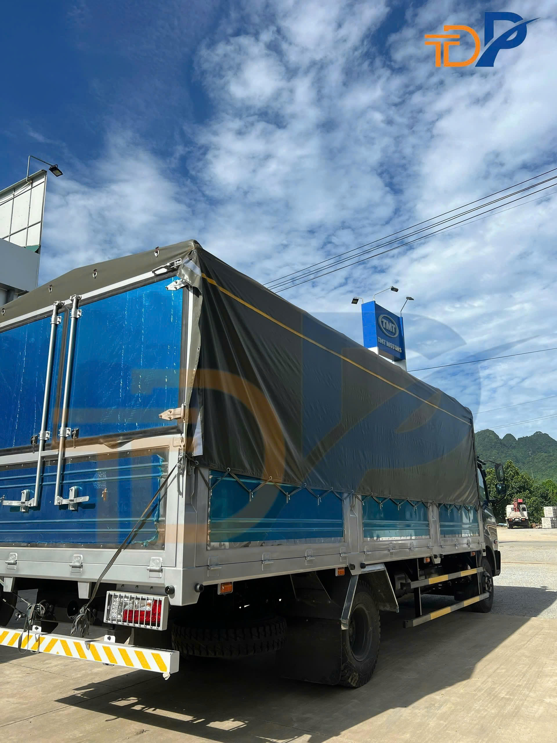 thung-hang-xe-tata-t11